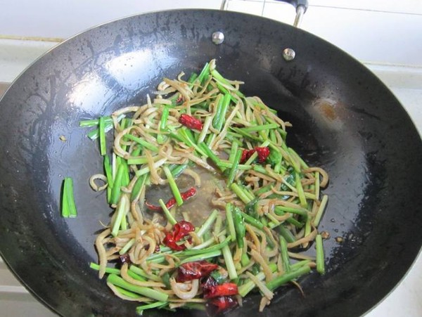 韭菜炒銀魚的做法-家常味炒菜譜