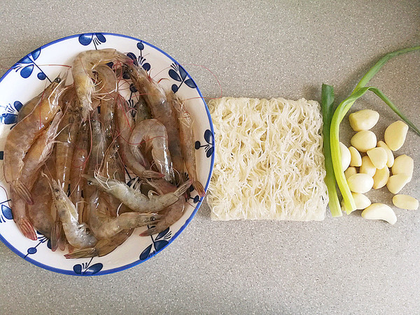 蒜蓉米粉蒸蝦的做法-家常味蒸菜譜-易網<a href=http://m.aoa7937.com/ target=_blank class=infotextkey>健康養生</a>網 蒜蓉米粉蒸蝦的做法-家常味蒸菜譜