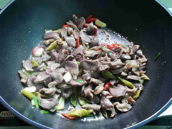 泡椒鴨胗的做法-家常味炒菜譜