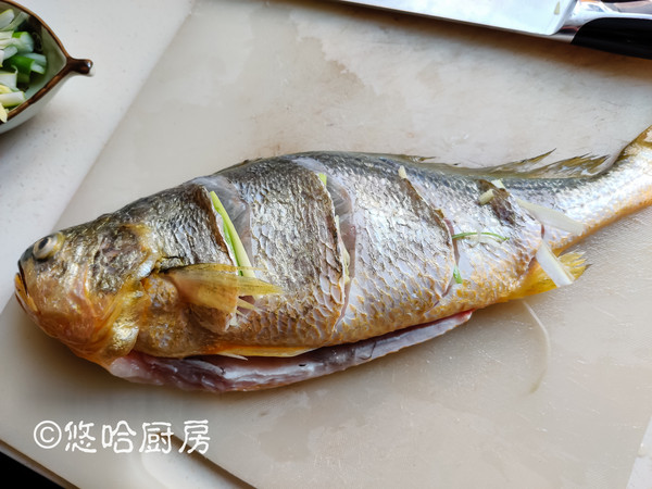 清蒸大黃魚的做法-家常味蒸菜譜-易網(wǎng)健康養(yǎng)生網(wǎng) 清蒸大黃魚的做法-家常味蒸菜譜