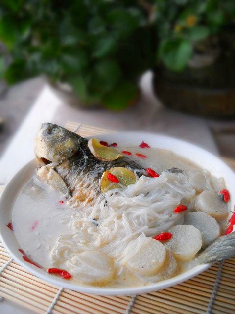 山藥鯽魚(yú)粉絲的做法-咸鮮味燉菜譜-易網(wǎng)健康養(yǎng)生網(wǎng) 山藥鯽魚(yú)粉絲的做法-咸鮮味燉菜譜
