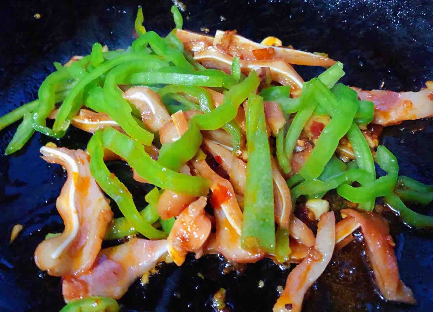 爆炒豬耳朵的做法-香辣味炒菜譜-易網健康養生網 爆炒豬耳朵的做法-香辣味炒菜譜
