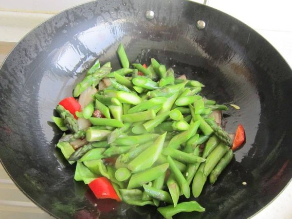 蘆筍炒肉的做法-家常味炒菜譜