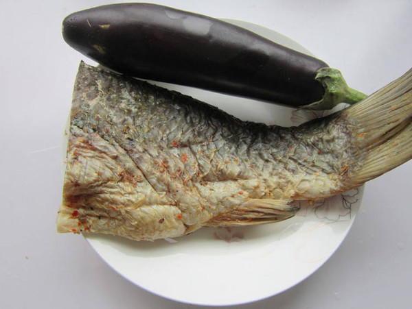 臘魚燒茄子的做法-咸鮮味燒菜譜-易網<a href=http://m.aoa7937.com/ target=_blank class=infotextkey>健康養生</a>網 臘魚燒茄子的做法-咸鮮味燒菜譜
