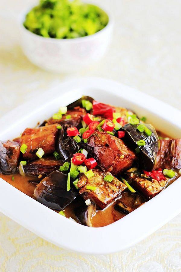 臘魚燒茄子的做法-咸鮮味燒菜譜-易網健康養生網 臘魚燒茄子的做法-咸鮮味燒菜譜