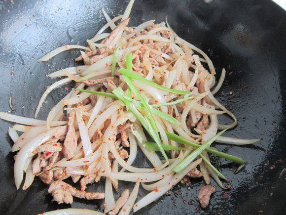 馕包皮芽子炒肉的做法-家常味炒菜譜