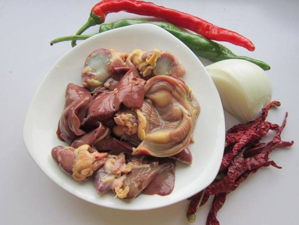 大盤雞雜的做法-香辣味炒菜譜-易網(wǎng)<a href=http://m.aoa7937.com/ target=_blank class=infotextkey>健康養(yǎng)生</a>網(wǎng) 大盤雞雜的做法-香辣味炒菜譜