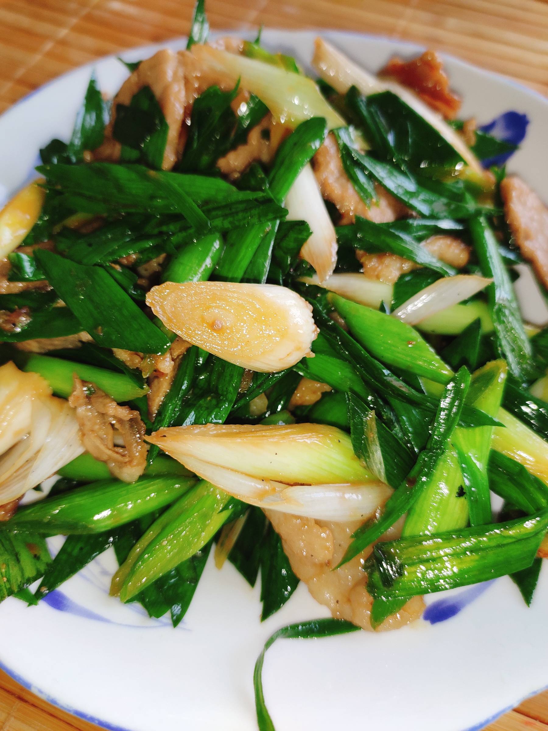 大蒜苗炒肉的做法-咸鮮味炒菜譜-易網(wǎng)健康養(yǎng)生網(wǎng) 大蒜苗炒肉的做法-咸鮮味炒菜譜