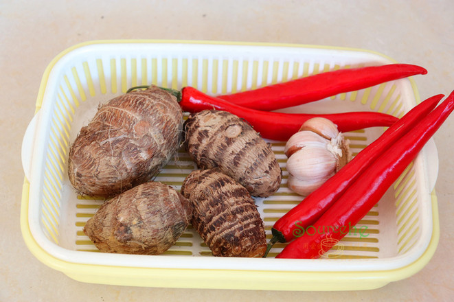 剁椒蒸芋頭的做法-香辣味蒸菜譜-易網<a href=http://m.aoa7937.com/ target=_blank class=infotextkey>健康養生</a>網 剁椒蒸芋頭的做法-香辣味蒸菜譜