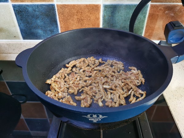 洋蔥炒肉絲的做法-家常味炒菜譜-易網健康養生網 洋蔥炒肉絲的做法-家常味炒菜譜