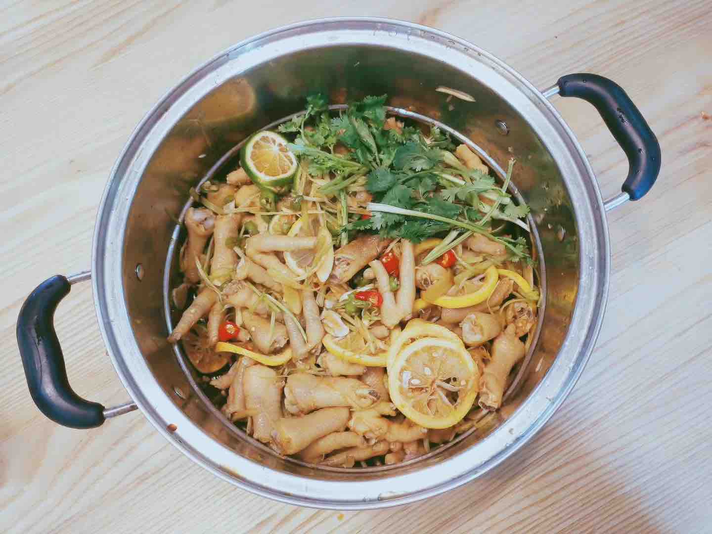 檸檬雞爪的做法-酸辣味泡菜譜-易網健康養生網 檸檬雞爪的做法-酸辣味泡菜譜
