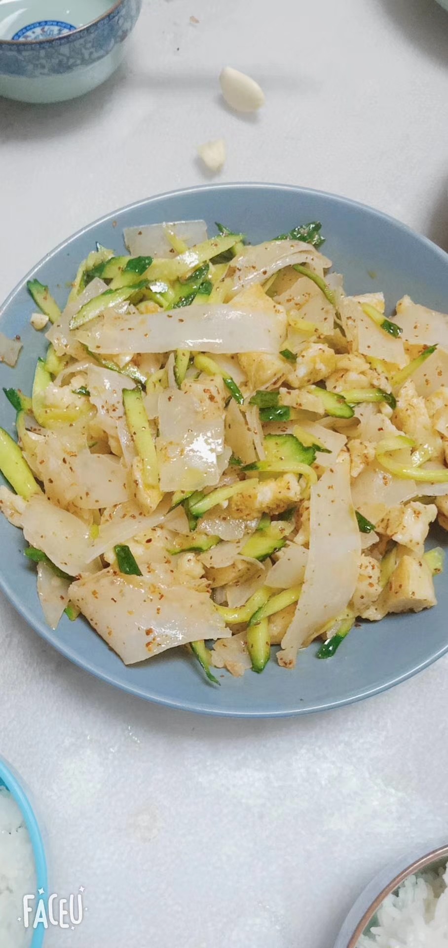 自制涼皮的做法-酸辣味拌菜譜-易網(wǎng)健康養(yǎng)生網(wǎng) 自制涼皮的做法-酸辣味拌菜譜