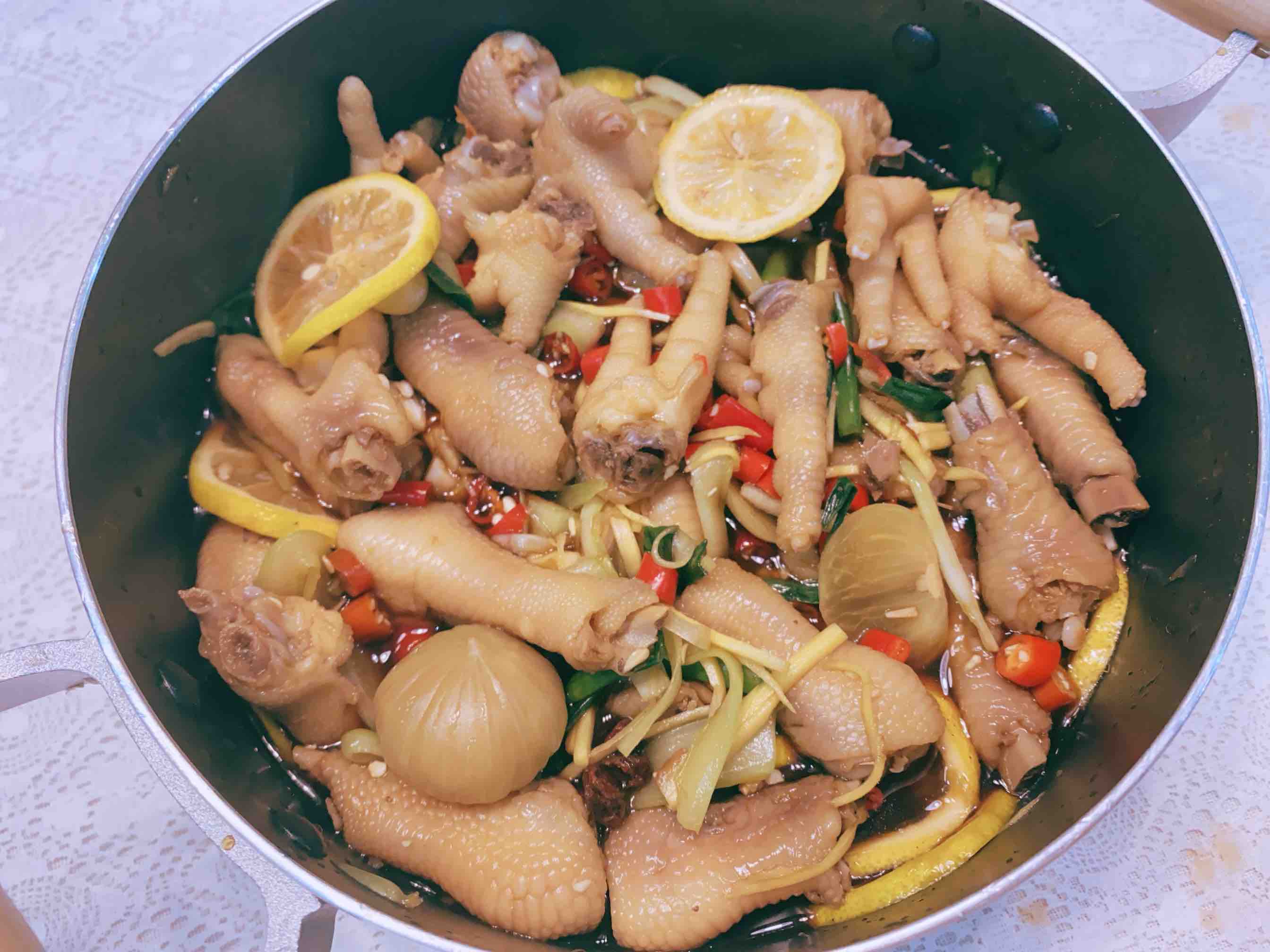 檸檬雞爪的做法-酸辣味泡菜譜-易網健康養生網 檸檬雞爪的做法-酸辣味泡菜譜