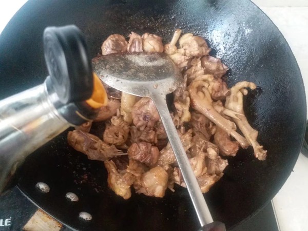蒜香童子雞的做法-咸鮮味燒菜譜-易網健康養生網 蒜香童子雞的做法-咸鮮味燒菜譜