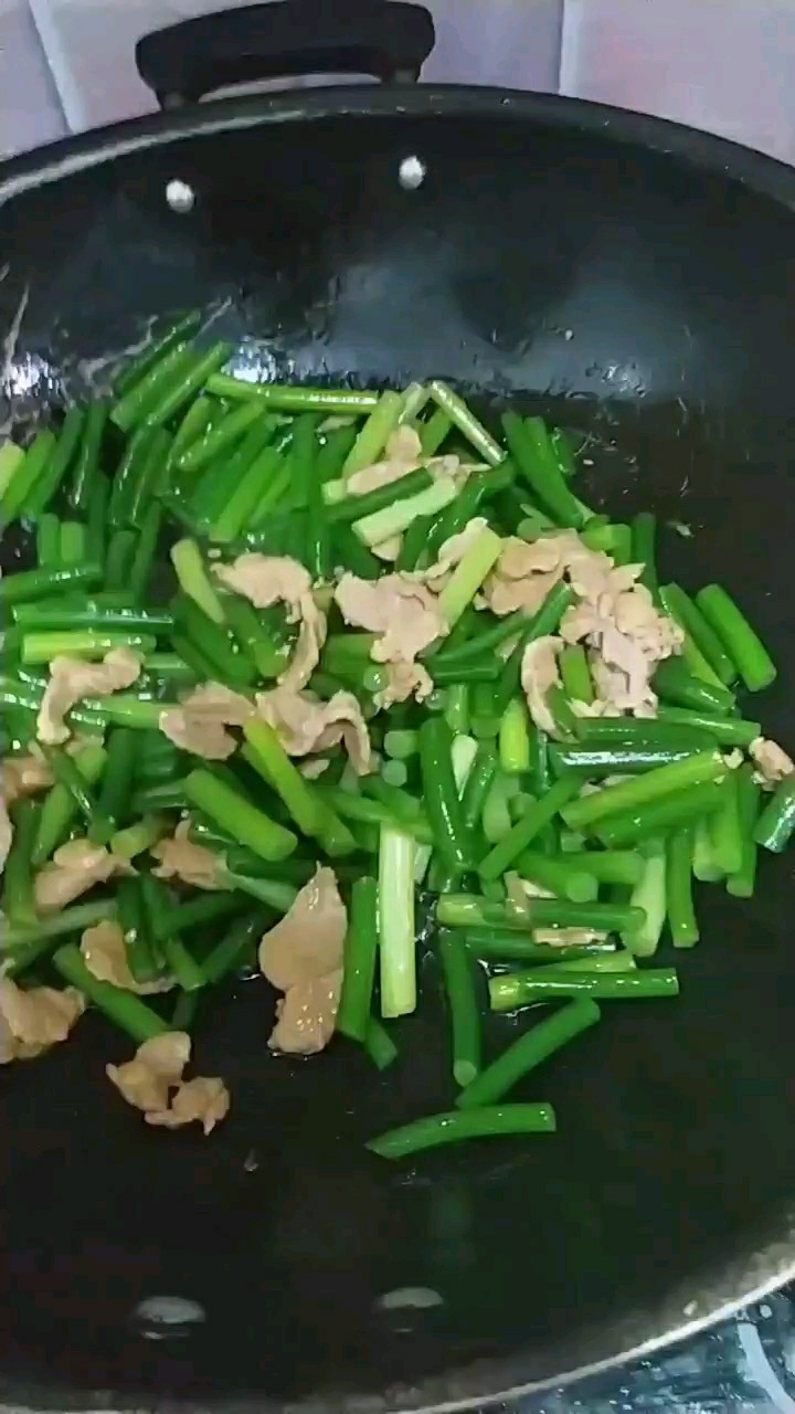 肉炒蒜薹的做法-家常味炒菜譜