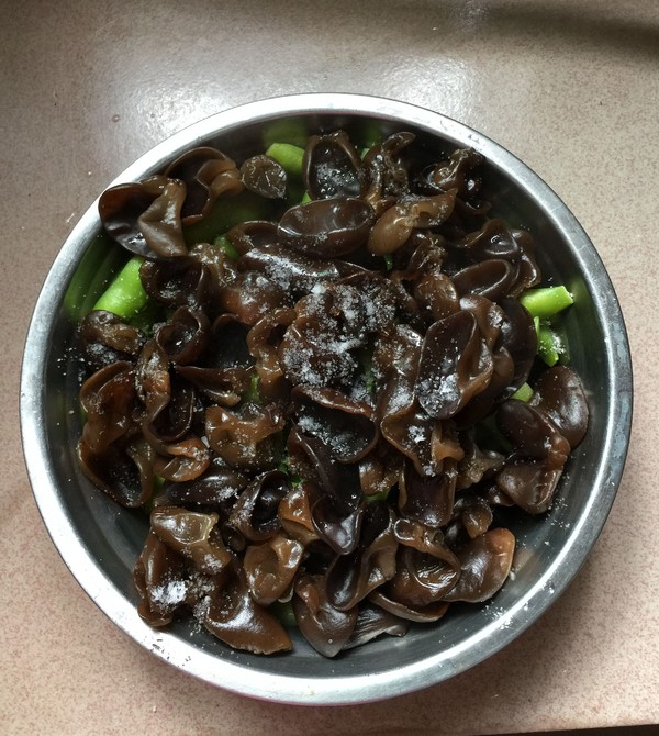 黑木耳拌毛豆的做法-香辣味拌菜譜-易網(wǎng)健康養(yǎng)生網(wǎng) 黑木耳拌毛豆的做法-香辣味拌菜譜