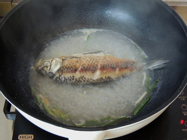 冬瓜鯽魚湯的做法-家常味煮菜譜-易網健康養生網 冬瓜鯽魚湯的做法-家常味煮菜譜