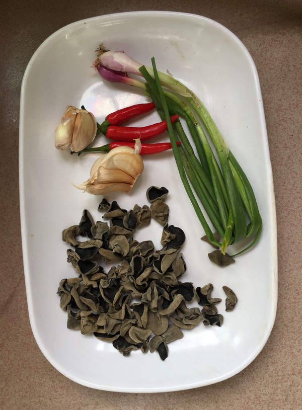 黑木耳拌毛豆的做法-香辣味拌菜譜-易網(wǎng)健康養(yǎng)生網(wǎng) 黑木耳拌毛豆的做法-香辣味拌菜譜