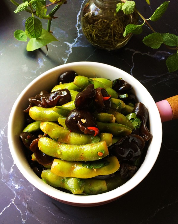 黑木耳拌毛豆的做法-香辣味拌菜譜-易網(wǎng)健康養(yǎng)生網(wǎng) 黑木耳拌毛豆的做法-香辣味拌菜譜