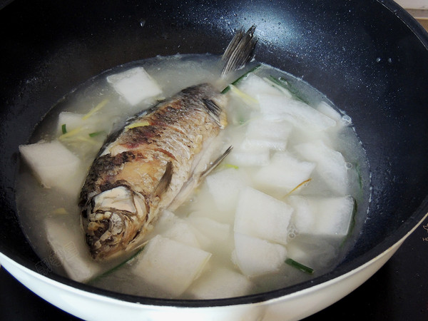 冬瓜鯽魚湯的做法-家常味煮菜譜-易網健康養生網 冬瓜鯽魚湯的做法-家常味煮菜譜