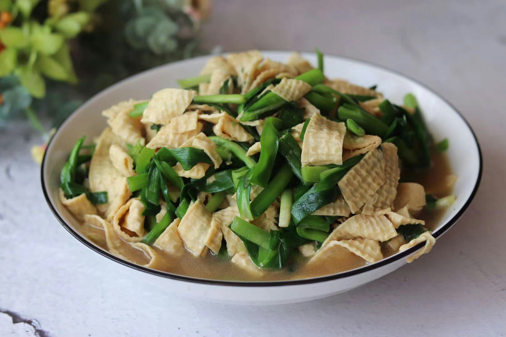 韭菜炒厚豆腐皮的做法-家常味炒菜譜-易網(wǎng)健康養(yǎng)生網(wǎng) 韭菜炒厚豆腐皮的做法-家常味炒菜譜