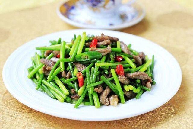 蒜薹炒羊肉的做法-家常味炒菜譜-易網健康養生網 蒜薹炒羊肉的做法-家常味炒菜譜