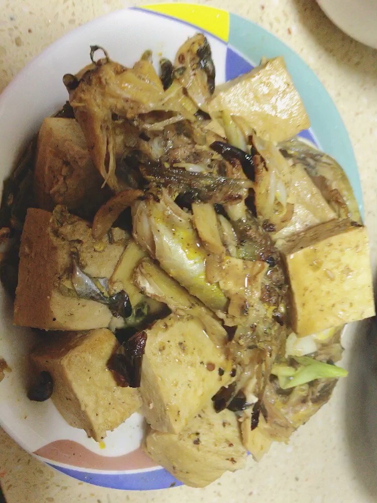 黃骨魚燉豆腐的做法-香辣味燉菜譜-易網健康養生網 黃骨魚燉豆腐的做法-香辣味燉菜譜