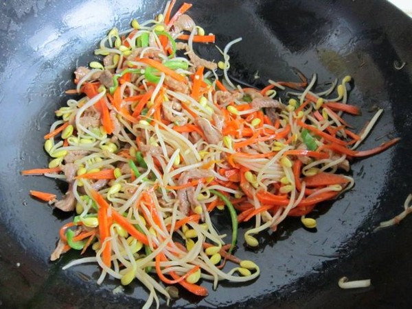 胡蘿卜黃豆芽炒肉的做法-家常味炒菜譜-易網健康養生網 胡蘿卜黃豆芽炒肉的做法-家常味炒菜譜
