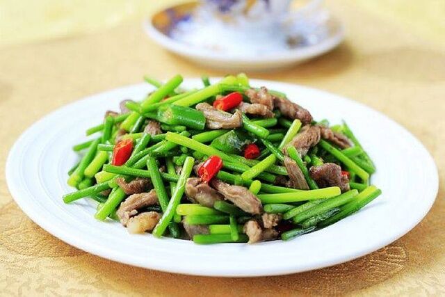 蒜薹炒羊肉的做法-家常味炒菜譜-易網健康養生網 蒜薹炒羊肉的做法-家常味炒菜譜