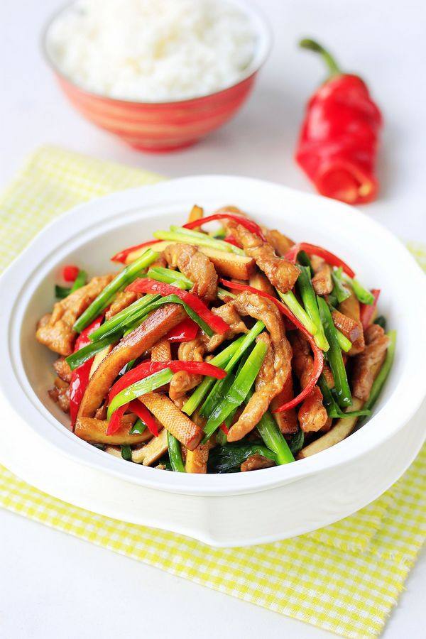 韭菜香干炒羊肉的做法-家常味炒菜譜-易網健康養生網 韭菜香干炒羊肉的做法-家常味炒菜譜
