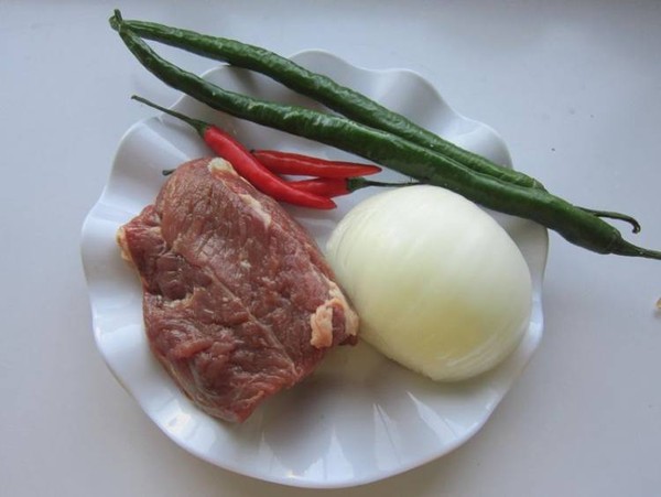 紅燜牛肉的做法-家常味燜菜譜-易網<a href=http://m.aoa7937.com/ target=_blank class=infotextkey>健康養生</a>網 紅燜牛肉的做法-家常味燜菜譜