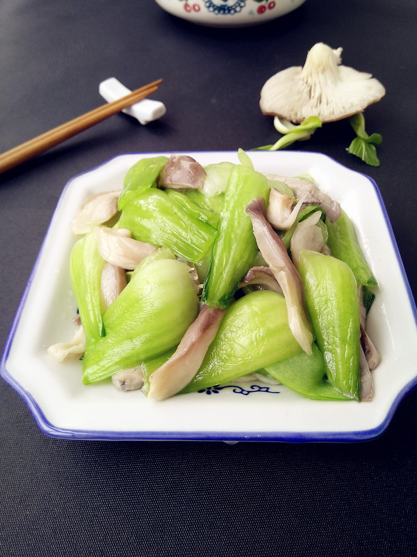 鳳尾蘑炒油菜的做法-家常味炒菜譜-易網(wǎng)健康養(yǎng)生網(wǎng) 鳳尾蘑炒油菜的做法-家常味炒菜譜
