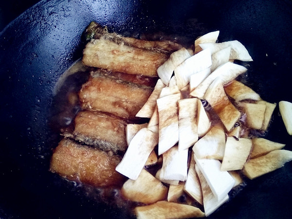 杏鮑菇燒帶魚的做法-咸鮮味燒菜譜