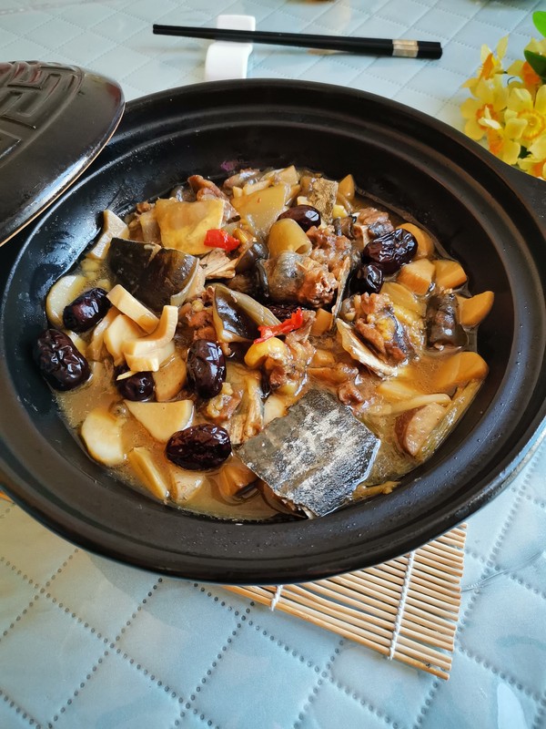 雞腿菇燉甲魚煲的做法-咸鮮味燉菜譜-易網健康養生網 雞腿菇燉甲魚煲的做法-咸鮮味燉菜譜