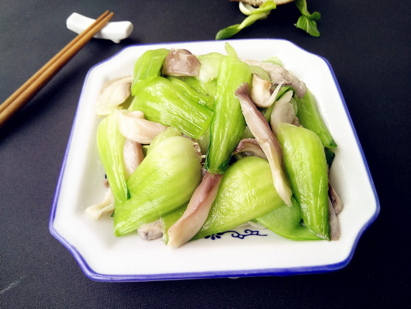 鳳尾蘑炒油菜的做法-家常味炒菜譜-易網(wǎng)健康養(yǎng)生網(wǎng) 鳳尾蘑炒油菜的做法-家常味炒菜譜
