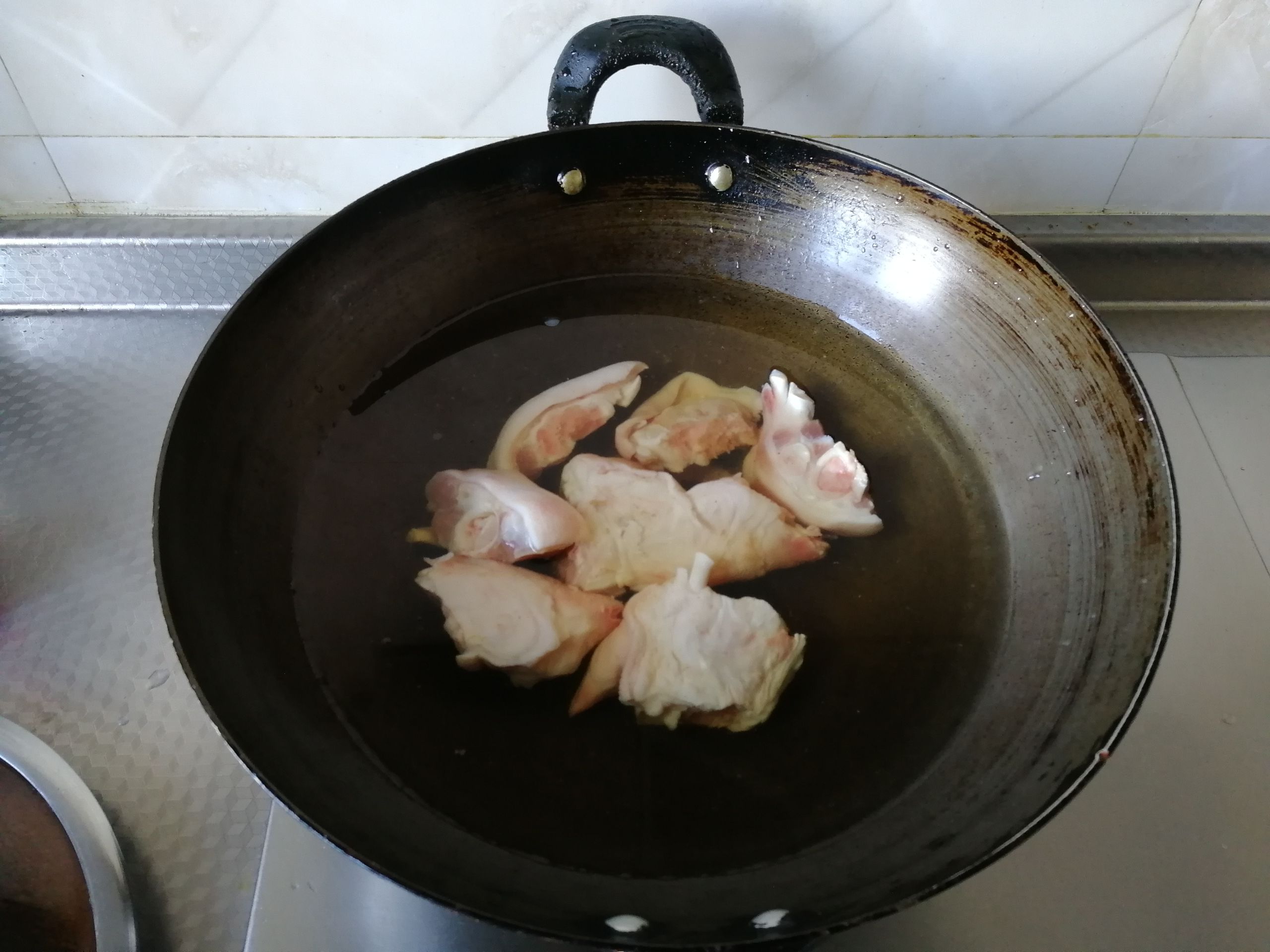 豬腳玉米湯的做法-咸鮮味燉菜譜-易網<a href=http://m.aoa7937.com/ target=_blank class=infotextkey>健康養生</a>網 豬腳玉米湯的做法-咸鮮味燉菜譜