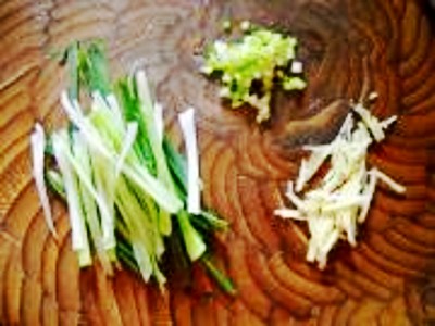 砂鍋魚(yú)頭煲的做法-咸鮮味煮菜譜-易網(wǎng)健康養(yǎng)生網(wǎng) 砂鍋魚(yú)頭煲的做法-咸鮮味煮菜譜