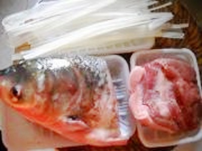 砂鍋魚(yú)頭煲的做法-咸鮮味煮菜譜-易網(wǎng)<a href=http://m.aoa7937.com/ target=_blank class=infotextkey>健康養(yǎng)生</a>網(wǎng) 砂鍋魚(yú)頭煲的做法-咸鮮味煮菜譜