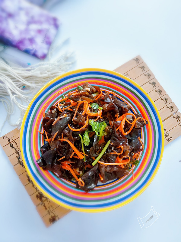 涼拌黑木耳的做法-其它口味拌菜譜-易網(wǎng)健康養(yǎng)生網(wǎng) 涼拌黑木耳的做法-其它口味拌菜譜
