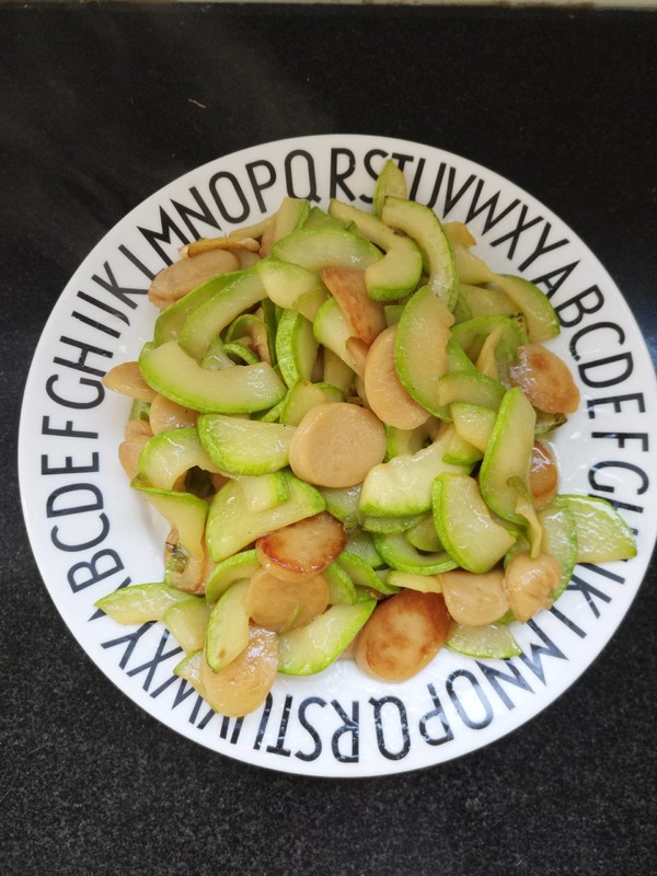 西葫蘆炒火腿腸的做法-家常味炒菜譜-易網(wǎng)健康養(yǎng)生網(wǎng) 西葫蘆炒火腿腸的做法-家常味炒菜譜