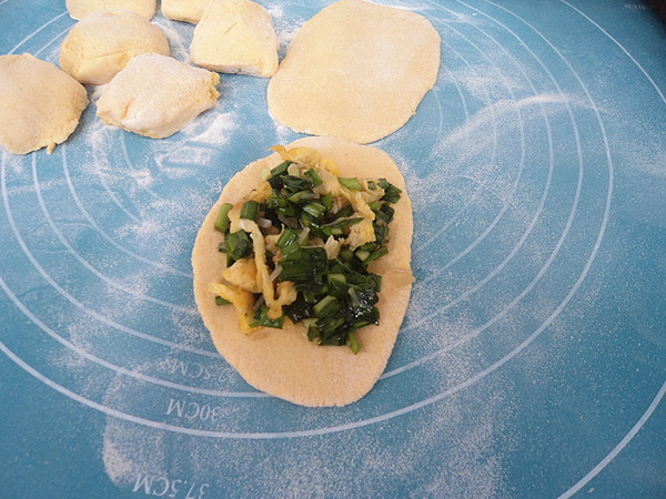 韭菜雞蛋餡混合面蒸餃的做法-咸鮮味蒸菜譜-易網(wǎng)健康養(yǎng)生網(wǎng) 韭菜雞蛋餡混合面蒸餃的做法-咸鮮味蒸菜譜