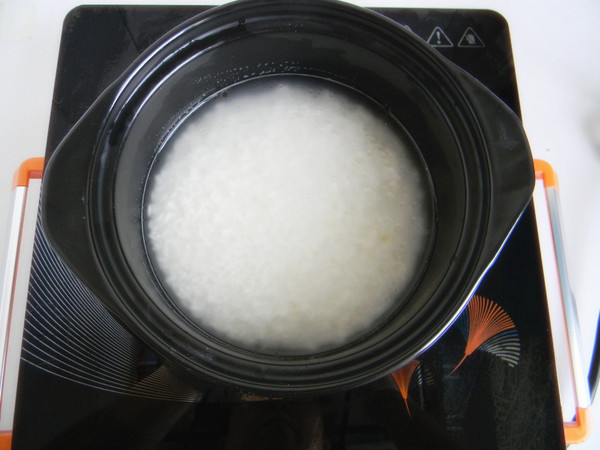薯片燜飯的做法-其它口味燜菜譜-易網<a href=http://m.aoa7937.com/ target=_blank class=infotextkey>健康養生</a>網 薯片燜飯的做法-其它口味燜菜譜