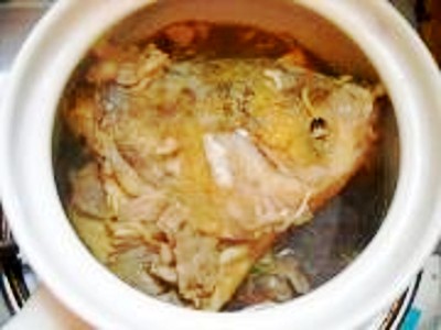砂鍋魚(yú)頭煲的做法-咸鮮味煮菜譜-易網(wǎng)健康養(yǎng)生網(wǎng) 砂鍋魚(yú)頭煲的做法-咸鮮味煮菜譜