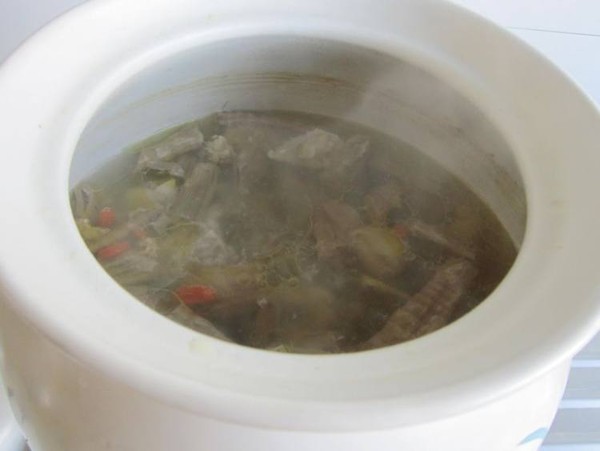 石筍干燉雞的做法-家常味燉菜譜