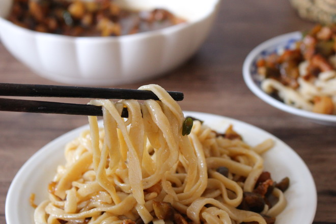 茄子丁肉丁打鹵面的做法-家常味炒菜譜-易網(wǎng)健康養(yǎng)生網(wǎng) 茄子丁肉丁打鹵面的做法-家常味炒菜譜