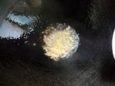 砂鍋魚(yú)頭煲的做法-咸鮮味煮菜譜-易網(wǎng)健康養(yǎng)生網(wǎng) 砂鍋魚(yú)頭煲的做法-咸鮮味煮菜譜