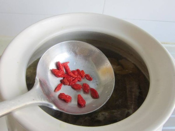 石筍干燉雞的做法-家常味燉菜譜
