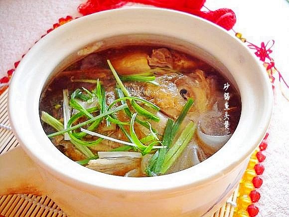 砂鍋魚(yú)頭煲的做法-咸鮮味煮菜譜-易網(wǎng)健康養(yǎng)生網(wǎng) 砂鍋魚(yú)頭煲的做法-咸鮮味煮菜譜