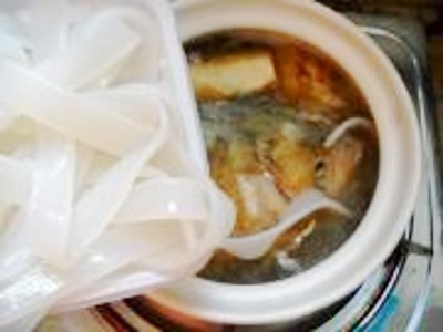 砂鍋魚(yú)頭煲的做法-咸鮮味煮菜譜-易網(wǎng)健康養(yǎng)生網(wǎng) 砂鍋魚(yú)頭煲的做法-咸鮮味煮菜譜