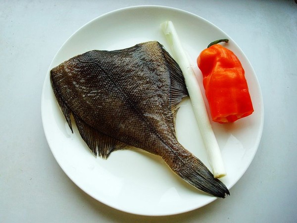 清蒸黃金鰈魚的做法-家常味蒸菜譜-易網<a href=http://m.aoa7937.com/ target=_blank class=infotextkey>健康養生</a>網 清蒸黃金鰈魚的做法-家常味蒸菜譜